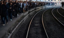 Les quais bondés de la gare Saint-Lazare à Paris le 19 avril 2018