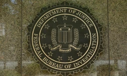 La police fédérale américaine maintient sa recommandation de ne pas poursuivre Hillary Clinton dans l'affaire de ses emails, après avoir examiné un lot de nouveaux messages électroniques ayant transité par sa collaboratrice