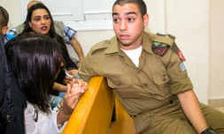Elor Azaria, soldat franco-israélien accusé d'avoir achevé un assaillant palestinien blessé, lors de son procès devant un tribunal militaire israélien à Jaffa, près de Tel-Aviv le 9 mai 2016