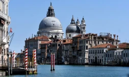 Le Grand Canal à Venise, désertée par les touristes, le 5 avril 2021