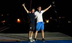 Les skippers Franck Cammas et Tom Laperche à Fort-de-France le 5 novembre aprÚs leur victoire dans la Transat Café L'Or.