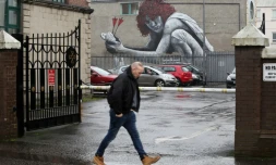 L'oeuvre d'un artiste français baptisé "Le fils de Protagoras" sur un mur à Belfast, en Irlande du Nord, au Royaume-Uni, le 28 février 2017