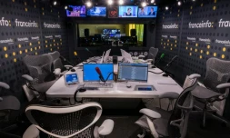 Les studios de la nouvelle chaßne publique d'information, franceinfo, le 26 août 2016 dans les locaux du siÚge de la Maison de la radio à Paris