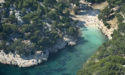 Vue aérienne en date du 30 juin 2015 du Parc national des Calanques dans les Bouches-du-Rhône