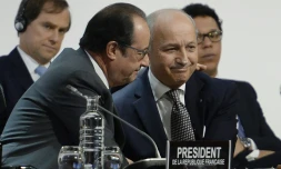 François Hollande et Laurent Fabius lors de la conférence Climat au Bourget, le 12 décembre 2015