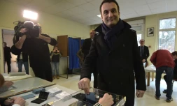 Le vice-président du Front national Florian Philippot vote le 6 décembre 2015 à Forbach, eastern France
