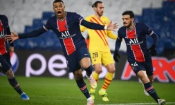 L'attaquant du Paris-SG, Kylian Mbappé, exulte aprÚs avoir ouvert le score sur penalty lors du 8e de finale retour de la Ligue des champions contre Barcelone, au Parc des Princes, le 10 mars 2021