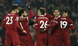 L'attaquant égyptien Mohamed Salah fête avec ses coéquipiers son but contre Manchester City, le 14 janvier 2018 à Anfield