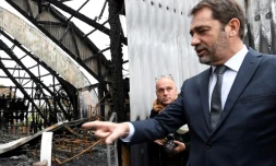 Le ministre de l'Intérieur Christophe Castaner en visite sur les lieux de l'incendie du chapiteau à Chanteloup-les-Vignes, le 5 novembre 2019