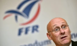 Le président de la Fédération française de rugby (FFR) Bernard Laporte en conférence de presse, le 6 mai 2017 à  Dubaï 