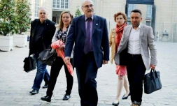 Luc Bérille (C), secrétaire général du syndicat Unsa, à son arrivée à Matignon le 25 mai, à Paris