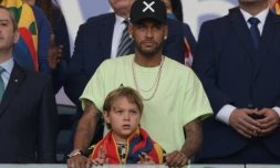Le Brésilien Neymar Jr assiste à la finale de la Copa America entre le Brésil et le Pérou au Maracana de Rio, le 7 juillet 2019