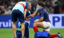 Le capitaine du XV de France Antoine Dupont, touché lors du match du Mondial-2023 contre la Namibie jeudi à Marseille