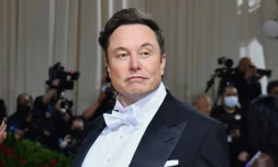 Le milliardaire Elon Musk arrive au Met Gala à New York, le 2 mai 2022