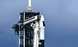 Une fusée Falcon 9 de SpaceX avec la capsule Crew Dragon Resilience pour la mission Polaris Down, au Centre spatial Kennedy, le 26 août 2024 en Floride 