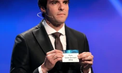 L'ancien international brésilien Kaka tire au sort le Paris-Saint-Germain pour la phase de poules de la Ligue des champions, le 30 août 2018 à Monaco