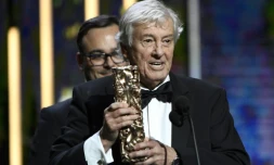 Le réalisateur néerlandais Paul Verhoeven reçoit le César du meilleur film pour "Elle", le 24 février 2017 à Paris