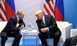 Les présidents russe Vladimir Poutine et américain Donald Trump à Hambourg, en Allemagne, le 7 juillet 2017