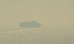 Un cargo, le premier empruntant les nouvelles voies maritimes en mer Noire, quitte le port d'Odessa, le 16 août 2023 dans le sud de l'Ukraine