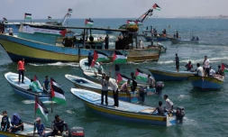 Des bateaux de pêche palestiniens prennent la mer le 29 mai 2018 depuis le port de Gaza 