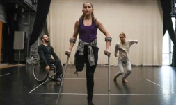 Des danseurs de la compagnie Candoco lors d'une répétion à Londres le 13 avril 2018