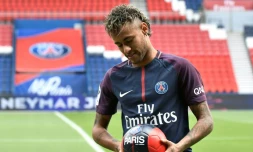 La star brésilienne de football Neymar, nouvelle recrue du PSG lors de sa présentation officielle, au Parc des Princes, le 4 août 2017 