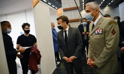 Le président Emmanuel Macron inaugure le premier grand vaccinodrome parisien, Porte de Versailles à Paris, le 6 mai 2021