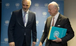 L'émissaire des nations unies pour la Syrie, Staffan de Mistura (d) et le représentant du régime syrien, Bashar Jaafari, le 25 janvier 2018 à Vienne
