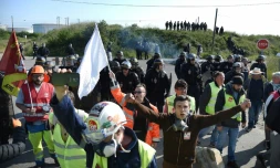 Evacuation du dépôt pétrolier le 27 mai 2016 à Donges