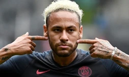 L'attaquant brésilien du PSG Neymar à la fin du Trophée des champions auquel il n'a pas pris part, contre Rennes, le 3 août 2019 à Shenzhen (Chine)