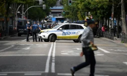 Des policiers bloquent une rue à Madrid durant une manifestation contre les nouvelles restrictions anti-coronavirus, le 20 septembre 2020
