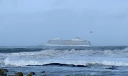 Le paquebot de croisière Viking Sky, victime d'un accident de moteur nécessitant l'évacuation d'urgence de ses 1.300 passagers, le 23 mars 2019 près de la côte occidentale de Norvège à Hustadvika