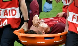 La sortie sur blessure de l'attaquant du Portugal Cristiano Ronaldo lors de la finale de l'Euro, le 10 juillet 2016 au Stade de France