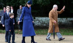 Le roi Charles III, la princesse Kate, accompagnés par les princes George (g) et Louis (2e g) à Sandringham, le 25 décembre 2023