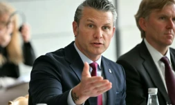 Le secrétaire américain à la Défense Pete Hegseth, le 6 juin à Colleville-sur-mer, dans le Calvados 