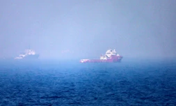 Des navires dans le détroit d'Ormuz, au large de Khor Fakkan, aux Emirats arabes unis, le 13 juillet 2026