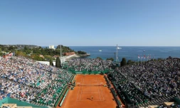 Vue générale du court Rainier III, lors du match entre le Serbe Novak Djokovic et le Belge David Goffin, lors du tournoi de Monte-Carlo, le 21 avril 2017