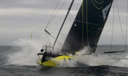 Charlie Dalin Ă bord de son voilier Apivia, au large de Port-la-ForĂȘt, le 30 septembre 2020