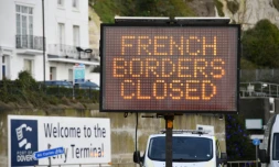 Panneau lumineux indiquant la fermeture des frontières avec la France, au port de Douvres, le 22 décembre 2020