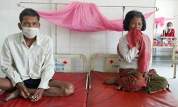 Le 7 décembre 2007 à 45 km de Phnom Penh au Cambodge, dans un hôpital, des patients atteints de  tuberculose qui, dans les cas les plus fréquents, infecte les poumons et les détruit peu à peu.