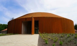 L'un des bâtiments du nouveau musée consacré aux exilés, le 25 juin 2022 à Oksbøl, au Danemark