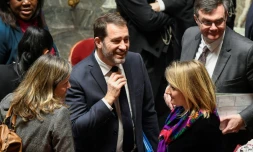 Le ministre de l'Intérieur Christophe Castaner (c) à l'Assemblée nationale après le vote de la proposition de loi "anticasseurs", le 5 février 2019