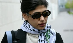 L'eurodéputée LFI Rima Hassan quitte les locaux de la police judiciaire à Paris, le 3 avril 2026