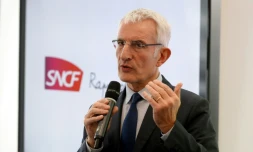 Présentation des résultats financiers 2016 de la SNCF par son président Guillaume Pepy, à Sain-Denis près de Paris, le 27 février 2017