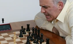 La légende des échecs Garry Kasparov lors d'un match face à Levon Aronian le 15 août 2017 à St Louis, aux Etats-Unis
