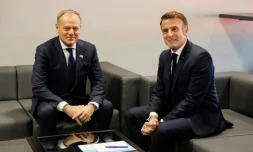 Emmanuel Macron et le Premier ministre polonais Donald Tusk lors du sommet de la Communauté politique européenne à Budapest en Hongrie, le 8 novembre 2024