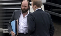 Nick Timothy (G), chef de cabinet de la Première ministre britannique Theresa May, le 12 mai 2017 à Darlington 