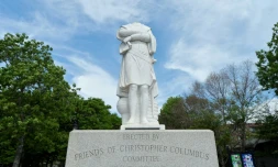 La statue de Christophe Colomb décapitée dans un parc à Boston, le 10 juin 2020