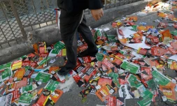 Des prospectus de candidats aux élections municipales à Jérusalem, le 28 octobre 2018