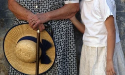 Visites aux personnes âgées : attention aux gestes barrières